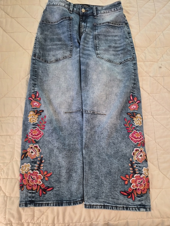 Flamingals Denim - Flamingals Barrel Leg Crop Jeans- Floral Side Stitch Embroidered Jeans- Size M